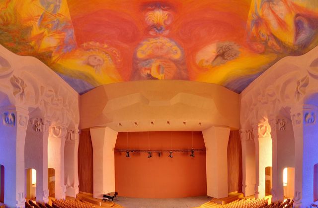 1280px-Dornach_-_Goetheanum_-_Grosser_Saal2